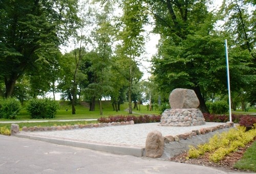 Elbląg, Obelisk Inwalidów Wojennych w parku Traugutta Elbląg, Obelisk Inwalidów Wojennych w parku Traugutta