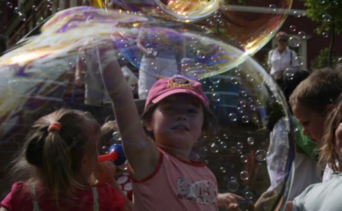 Elbląg, Największą atrakcją będą pokazy ogromnych i kolorowych baniek mydlanych, w których można „zamknąć” dziecko