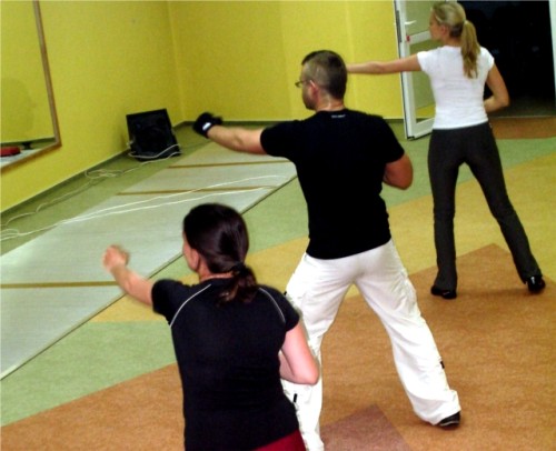 Elbląg, Fitness tae-bo to kombinacja sztuk walki i aerobiku Elbląg, Fitness tae-bo to kombinacja sztuk walki i aerobiku