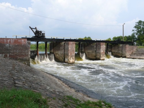 Elbląg, Spadki wód nie są wykorzystywane do produkcji energii (śluza Krzyże). Elbląg, Spadki wód nie są wykorzystywane do produkcji energii (śluza Krzyże).