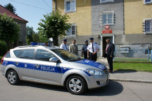 Elbląg, Do elbląskiej komendy trafiły cztery oznakowane kia ceed, które zostały przekazane do jednostek w terenie