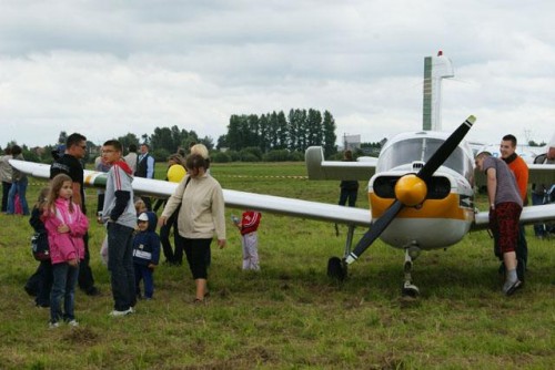 Elbląg, W sobotę odbył się lotniczy festyn, w którym brały udział całe rodziny Elbląg, W sobotę odbył się lotniczy festyn, w którym brały udział całe rodziny