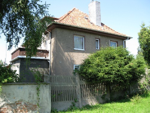 Elbląg, W tym domu przy ul. Piechoty 7d mieściła się plebania ks. Herrmnna. Budynek zachował się w stanie niezmienionym od czasów przedwojennych.