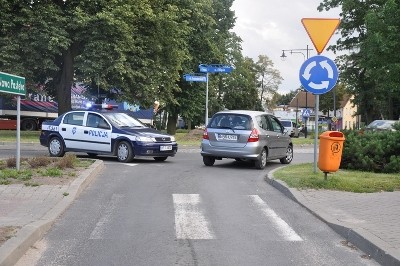 Elbląg, Kierująca hondą kobieta nie zauważyła 3-latka, który wbiegł wprost pod koła Elbląg, Kierująca hondą kobieta nie zauważyła 3-latka, który wbiegł wprost pod koła