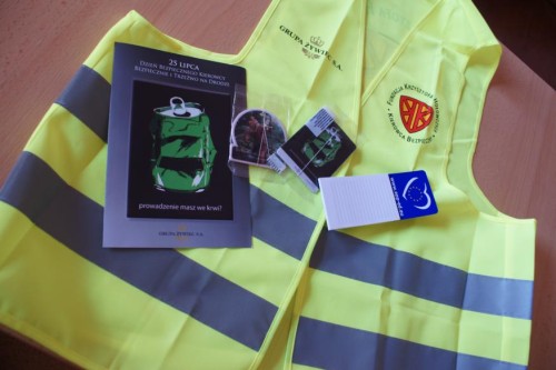 Elbląg, Zamiast mandatu kierowcy otrzymają m.in. kamizelki odblaskowe, zapachy samochodowe oraz „10 przykazań kierowcy" Elbląg, Zamiast mandatu kierowcy otrzymają m.in. kamizelki odblaskowe, zapachy samochodowe oraz „10 przykazań kierowcy"