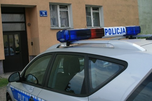Elbląg, Starsza kobieta wypadła z okna mieszkania na IV piętrze bloku przy ulicy płk. Dąbka