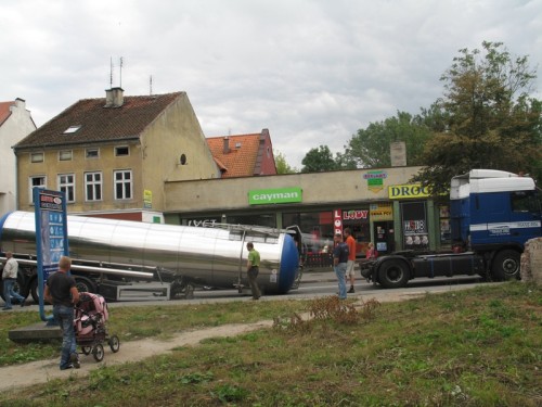 Elbląg, Cysterna, która odczepiła się od ciągnika zablokowała na osiem godzin pas ruchu na jednej z braniewskich ulic