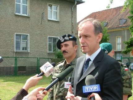 Elbląg, Minister Bogdan Klich po raz kolejny odwiedzi Elbląg (na zdj. podczas ubiegłorocznej wizyty,