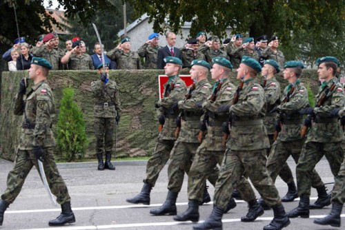Elbląg, Uroczystość z udziałem szefa MON Bogdana Klicha odbyła się na placu apelowym 16. batalionu dowodzenia Elbląg, Uroczystość z udziałem szefa MON Bogdana Klicha odbyła się na placu apelowym 16. batalionu dowodzenia
