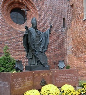 Elbląg, 11 października uroczystości odbędą się przed pomnikiem Jana Pawła II
