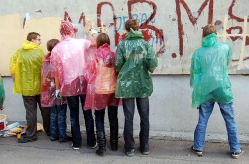 Elbląg, Młodzież zamaluje oszpecone ściany