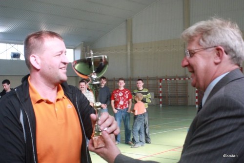 Elbląg, Służby miejskie wykopały puchar (futsal)