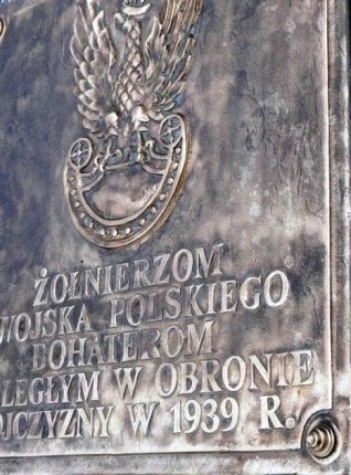 Elbląg, 54-latek ukradł m.in. wykonaną z brązu część pomnika poświęconego pamięci poległych polskich żołnierzy