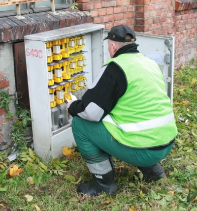Elbląg, Technicy intensywnie pracują, by usunąć awarię spowodowaną silnym wiatrem Elbląg, Technicy intensywnie pracują, by usunąć awarię spowodowaną silnym wiatrem