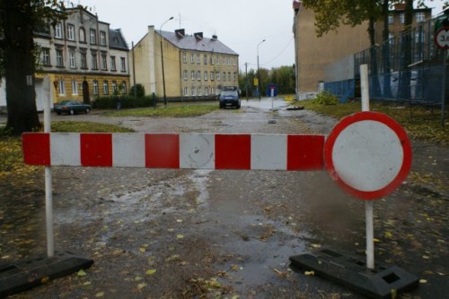 Elbląg, Uszkodzone przez powódź ulice są wyłączone z ruchu Elbląg, Uszkodzone przez powódź ulice są wyłączone z ruchu