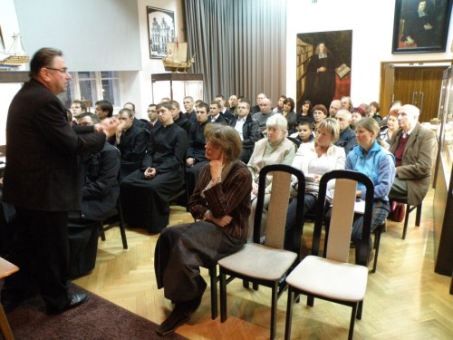 Elbląg, W spotkaniu uczestniczyło ok. 50 osób, w tym m.in. bardzo licznie klerycy z Wyższego Seminarium Duchownego Diecezji Elbląskiej Elbląg, W spotkaniu uczestniczyło ok. 50 osób, w tym m.in. bardzo licznie klerycy z Wyższego Seminarium Duchownego Diecezji Elbląskiej