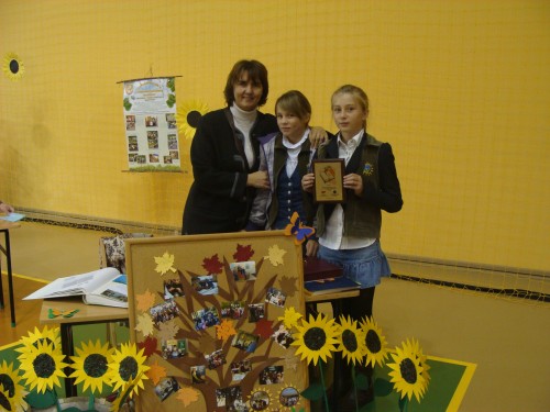 Elbląg, Dorota Życzkowska i jej szkolne eko-liderki z certyfikatem Kuratora.
