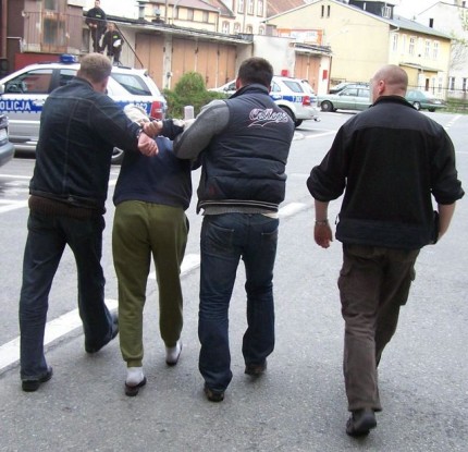 Elbląg, Do pobicia elbląskiego lekarza doszło pod koniec kwietnia 2008 r. Policjanci zatrzymali podejrzanych już w pierwszych dniach maja Elbląg, Do pobicia elbląskiego lekarza doszło pod koniec kwietnia 2008 r. Policjanci zatrzymali podejrzanych już w pierwszych dniach maja