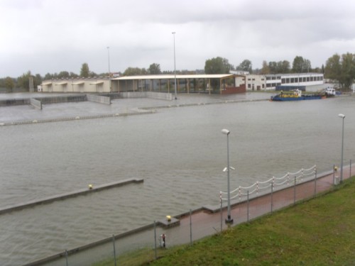 Elbląg, Elblaski port podczas tegorocznej powodzi. Zdjęcie przesłane przez czytelnika "kalorina m" na portElowski Alert MMS Elbląg, Elblaski port podczas tegorocznej powodzi. Zdjęcie przesłane przez czytelnika "kalorina m" na portElowski Alert MMS