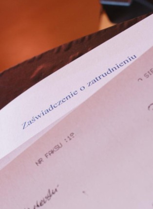 Elbląg, Do policyjnego aresztu trafiło także dwóch mężczyzn, którzy przy pomocy nieprawdziwego zaświadczenia o zatrudnieniu usiłowali wyłudzić kredyty w jednym z banków na terenie Elbląga