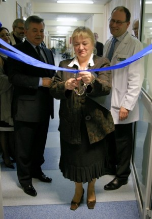 Elbląg, Uroczystego otwarcia nowej pracowni dokonali: dyrektor szpitala Elżbieta Gelert, kierownik pracowni dr Jakub Ostrowski oraz poseł Tadeusz Naguszewski Elbląg, Uroczystego otwarcia nowej pracowni dokonali: dyrektor szpitala Elżbieta Gelert, kierownik pracowni dr Jakub Ostrowski oraz poseł Tadeusz Naguszewski