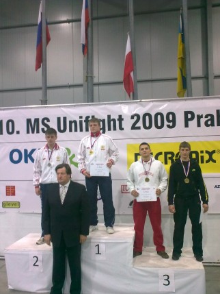 Elbląg, Leszek Kotlicki na podium mistrzostw świata z brązowym medalem.