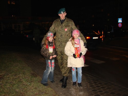 Elbląg, Żołnierze, jak zawsze, będą czuwać nad bezpieczeństwem nieletnich wolontariuszy - pod mundurami zawsze jest wiele troski, ciepła i ludzkich uczuć. Elbląg, Żołnierze, jak zawsze, będą czuwać nad bezpieczeństwem nieletnich wolontariuszy - pod mundurami zawsze jest wiele troski, ciepła i ludzkich uczuć.