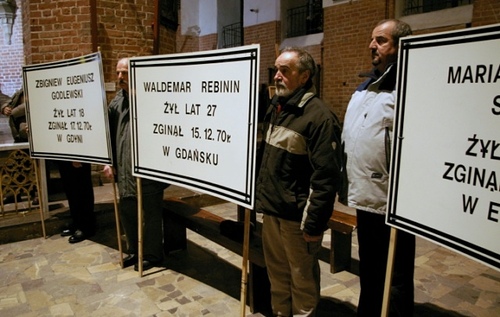 Elbląg, Zbyszek Godlewski, Waldemar Rebinin i Marian Sawicz to elblążanie, którzy zginęli w grudniu 1970 r. "Solidarność" chce, by pamięć o nich i o tym, co się w wówczas wydarzyło w Elblągu nie zginęła Elbląg, Zbyszek Godlewski, Waldemar Rebinin i Marian Sawicz to elblążanie, którzy zginęli w grudniu 1970 r. "Solidarność" chce, by pamięć o nich i o tym, co się w wówczas wydarzyło w Elblągu nie zginęła