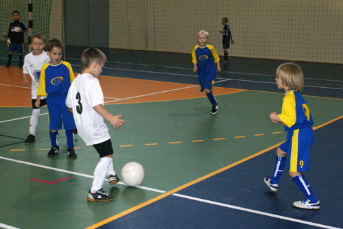 Elbląg, Mali chłopcy traktują grę w piłkę nożną jako świetną zabawę