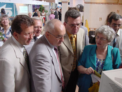 Elbląg, Wiceprezydent Marek Gliszczyński i przewodniczący Rady Miejskiej Andrzej Kempiński na stoisku portElu