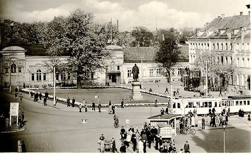 Elbląg, W tle Resursa Mieszczańska - Bürger-Ressource