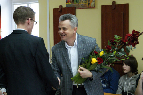 Elbląg, Wiceminister Piotr Żuchowski był pod wrażeniem entuzjazmu uczniów Liceum Plastycznego. - Tu można spotkać mistrza z uczniem - powiedział