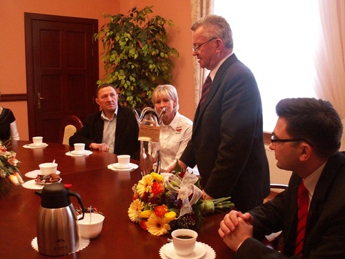 Elbląg, Ewa Białkowska i jej mąż Ryszard podczas wizyty w Ratuszu