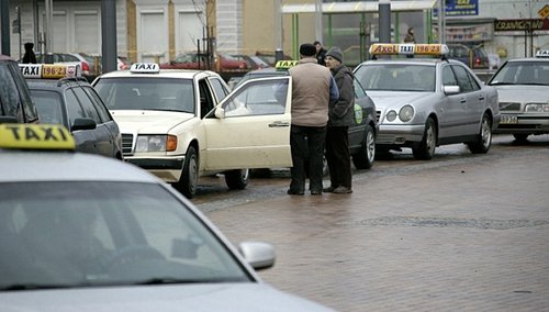 Elbląg, Przy głównych ciągach dróg na terenie Elbląga zostało wyznaczonych kilka dodatkowych miejsc postojowych dla taksówek Elbląg, Przy głównych ciągach dróg na terenie Elbląga zostało wyznaczonych kilka dodatkowych miejsc postojowych dla taksówek