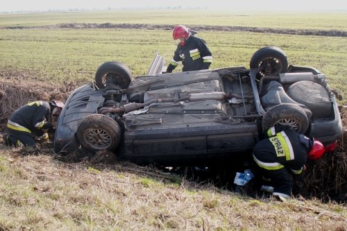 Elbląg, Audi 80 w padło do rowu