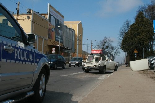 Elbląg, Śmieciarką w osobówkę przy browarze