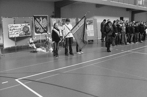 Elbląg, Uczniowie i nauczyciele SP nr 12 minutą ciszy uczcili pamięć ofiar katastrofy lotniczej pod Smoleńskiem Elbląg, Uczniowie i nauczyciele SP nr 12 minutą ciszy uczcili pamięć ofiar katastrofy lotniczej pod Smoleńskiem