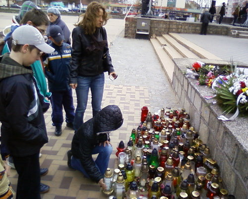 Elbląg, Zapalili znicze Elbląg, Zapalili znicze