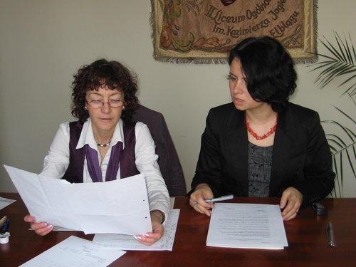 Elbląg, Dr Krystyna Burkiewicz i dyrektor II LO Agnieszka Jurewicz. Elbląg, Dr Krystyna Burkiewicz i dyrektor II LO Agnieszka Jurewicz.