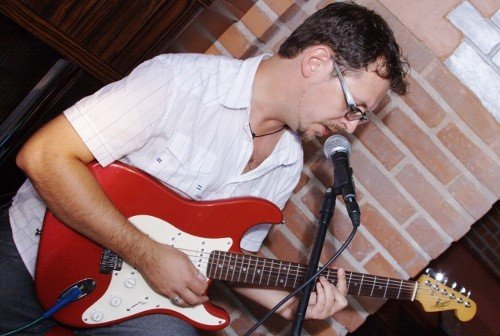 Elbląg, Piotr „Goryś” Goryszewski podczas koncertu w Mimozie w lipcu ub. r.