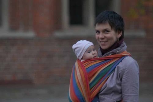 Elbląg, Jeden ze sposobów noszenia dziecka w chuście,