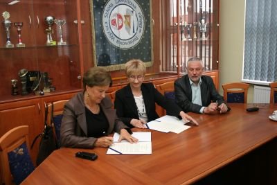 Elbląg, Umowa PWSZ z Alstomem Elbląg, Umowa PWSZ z Alstomem