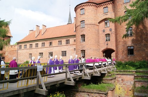 Elbląg, Spoczął tam, gdzie zmieniał świat… Elbląg, Spoczął tam, gdzie zmieniał świat…