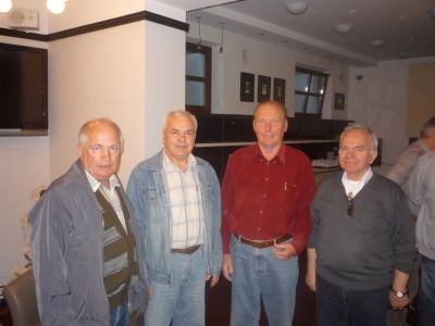 Elbląg, Zwycięzcy finału B – Protekt – (od lewej) Zygmunt Przyłucki, Władysław Banasik, Waldemar Zieliński i coach – Ryszard Pinuszewski. Elbląg, Zwycięzcy finału B – Protekt – (od lewej) Zygmunt Przyłucki, Władysław Banasik, Waldemar Zieliński i coach – Ryszard Pinuszewski.