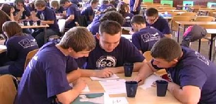 Elbląg, Matematyka dla niektórych to prościzna. Przekonywali o tym uczniowie, którzy w IV LO przez 24 godziny rozwiązali prawie trzy tysiące zadań Elbląg, Matematyka dla niektórych to prościzna. Przekonywali o tym uczniowie, którzy w IV LO przez 24 godziny rozwiązali prawie trzy tysiące zadań