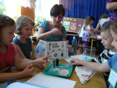 Elbląg, Wśrod zadań, z którymi zmierzyły się dzieci, było m.in zbudowanie małej elektrowni wiatrowej.