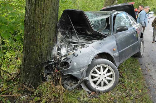 Elbląg, Wypadek w Milejewie. Audi uderzyło w drzewo