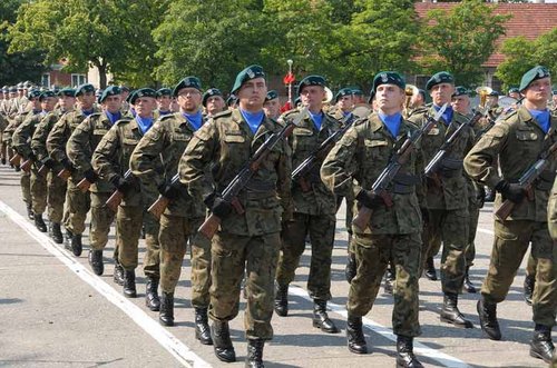 Elbląg, W armii nie ma już poborowych. Żołnierze - ochotnicy są świadomi swojego wyboru, odpowiedzialni i wiedzą, że to jest ich zawód - mówi gen. Samol Elbląg, W armii nie ma już poborowych. Żołnierze - ochotnicy są świadomi swojego wyboru, odpowiedzialni i wiedzą, że to jest ich zawód - mówi gen. Samol