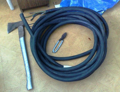 Elbląg, Mężczyźni odcięli kabel, który następnie chcieli sprzedać w skupie złomu