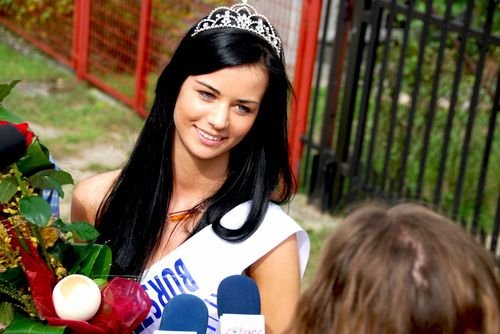 Elbląg, Tytuł Bursztynowej Miss Polski 2010 otrzymała Tatiana Czonstke. Elbląg, Tytuł Bursztynowej Miss Polski 2010 otrzymała Tatiana Czonstke.